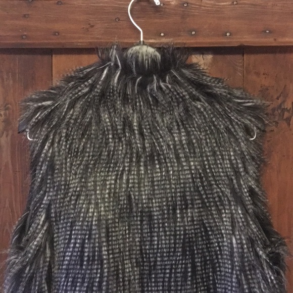 rxb Faux Peacock Feather Vest - Picture 6 of 8